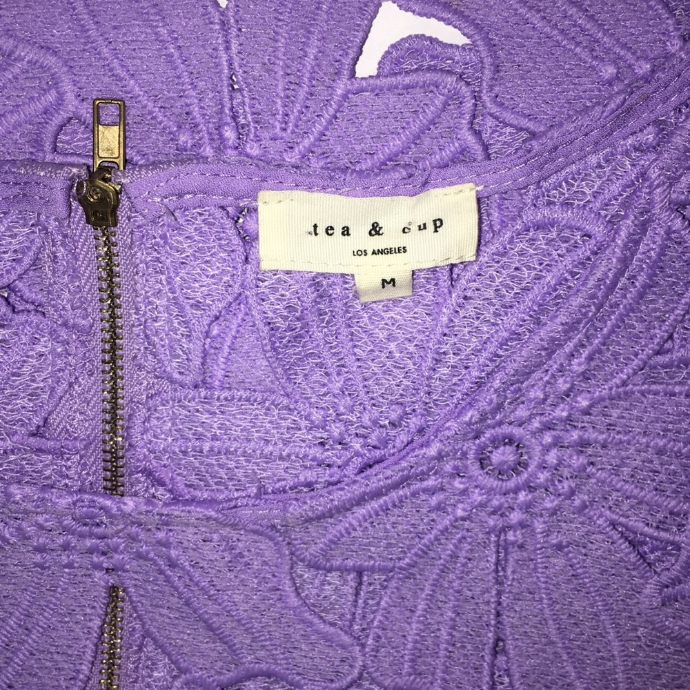 🎉 SOLD 🎉 Tea n Cup Lavender Floral Crop Top - Picture 3 of 4